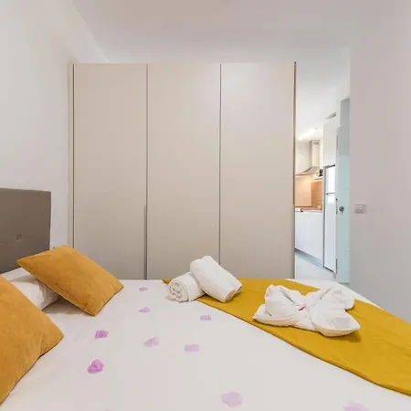 Home2book Modern & Roof Access Apartmán