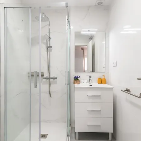 Home2book Modern & Roof Access Apartment