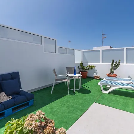 Home2book Modern & Roof Access Apartment